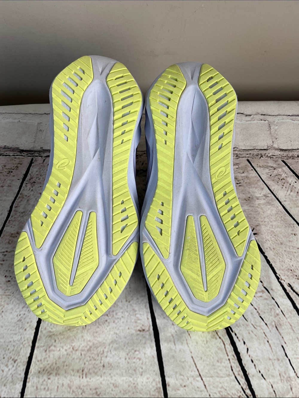 Asics Novablast 5 Women's 8.5 Gray Yellow Running Athletic Lace Up Sneaker Shoe - Picture 7 of 9